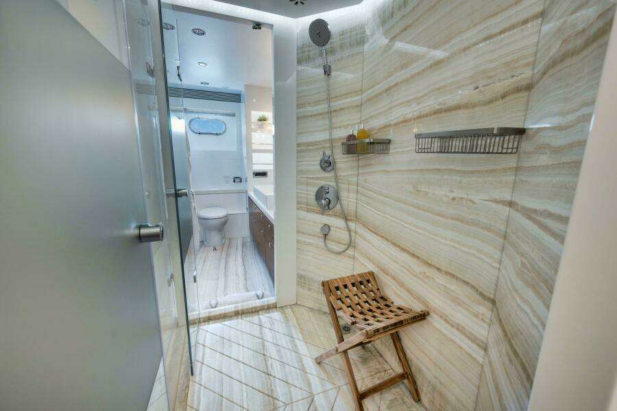 MASTER ENSUITE 