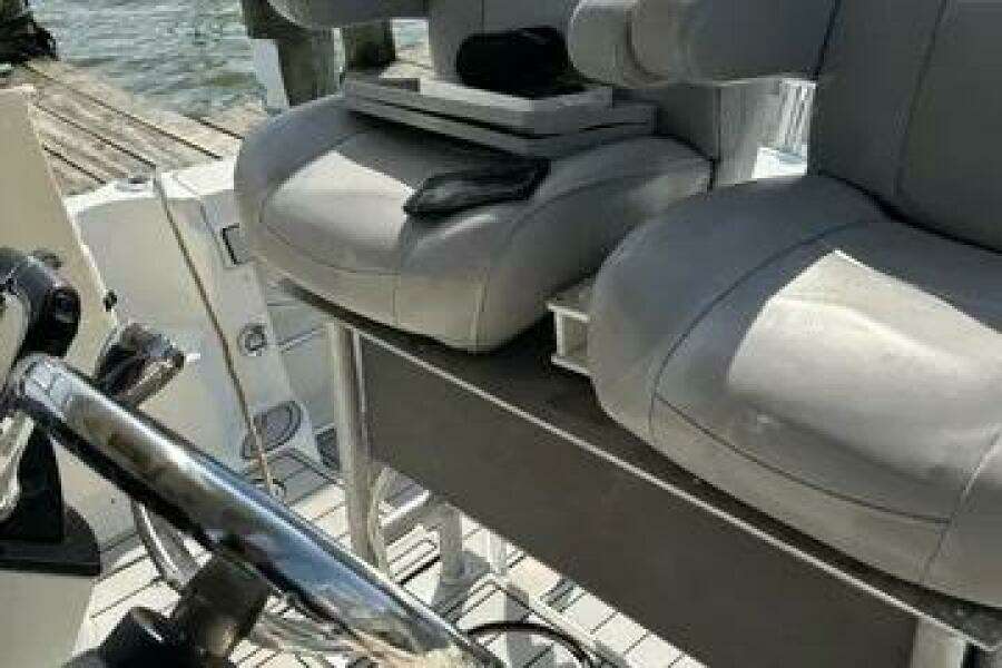 2005 Hydra-Sports 33VX