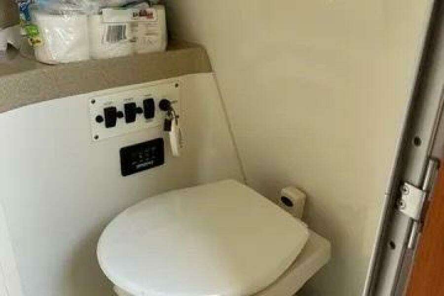 2005 Hydra-Sports 33VX