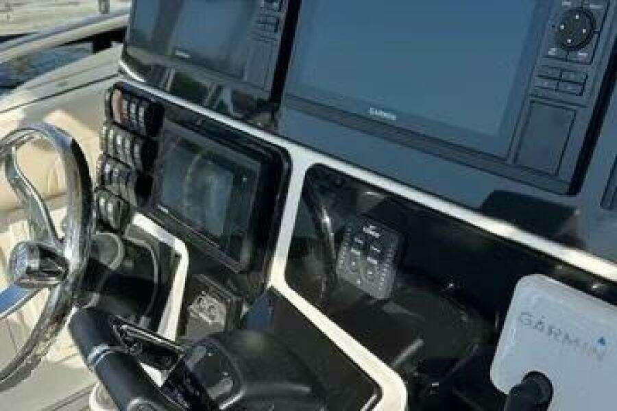 2005 Hydra-Sports 33VX