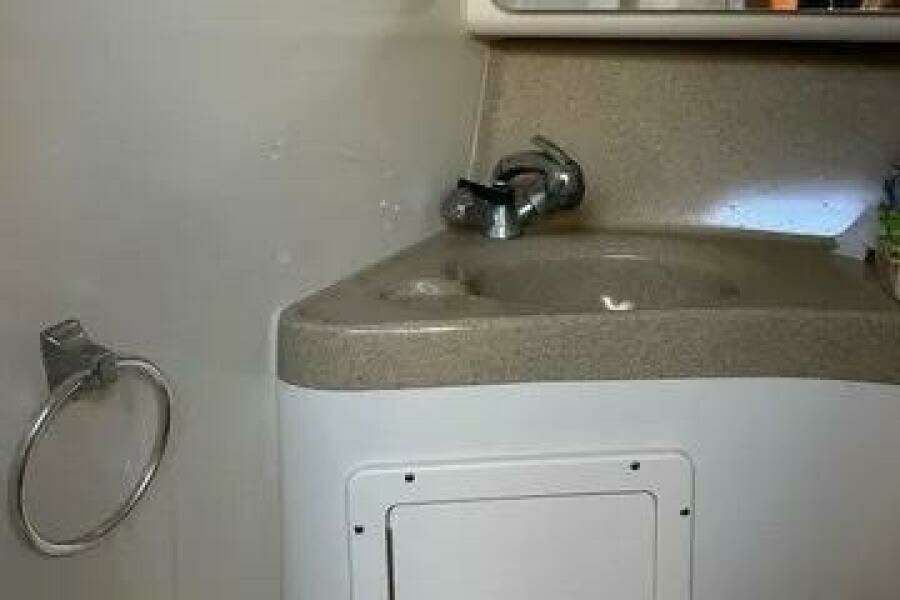 2005 Hydra-Sports 33VX