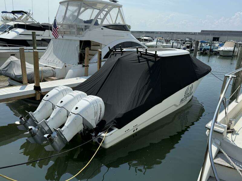 2022 Wellcraft 352 Fisherman