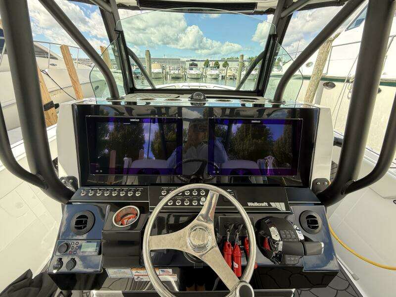 2022 Wellcraft 352 Fisherman