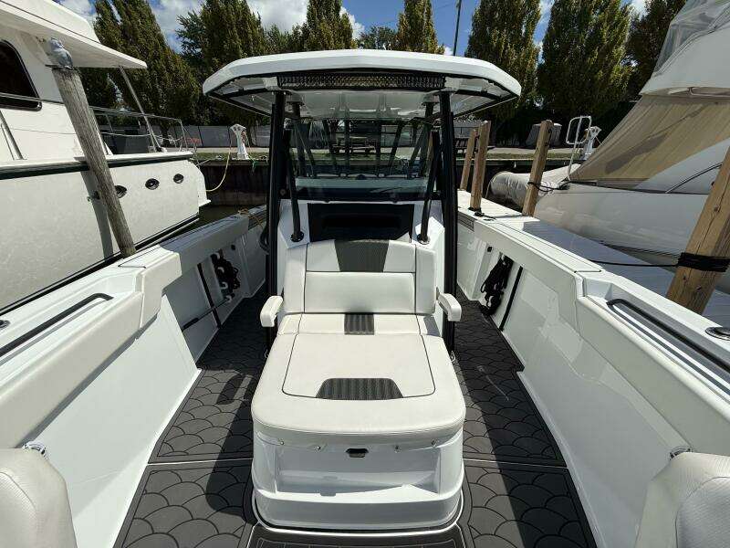 2022 Wellcraft 352 Fisherman