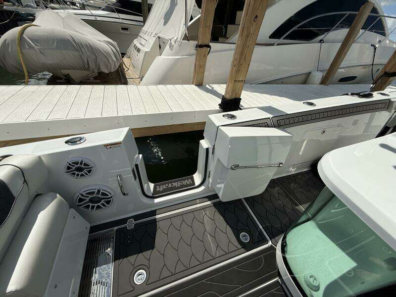 2022 Wellcraft 352 Fisherman