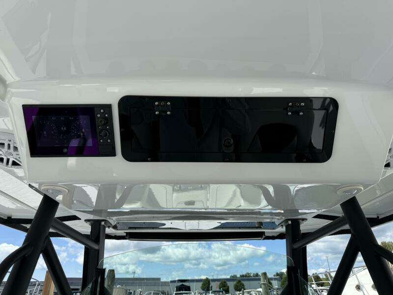 2022 Wellcraft 352 Fisherman