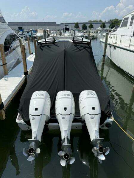 2022 Wellcraft 352 Fisherman