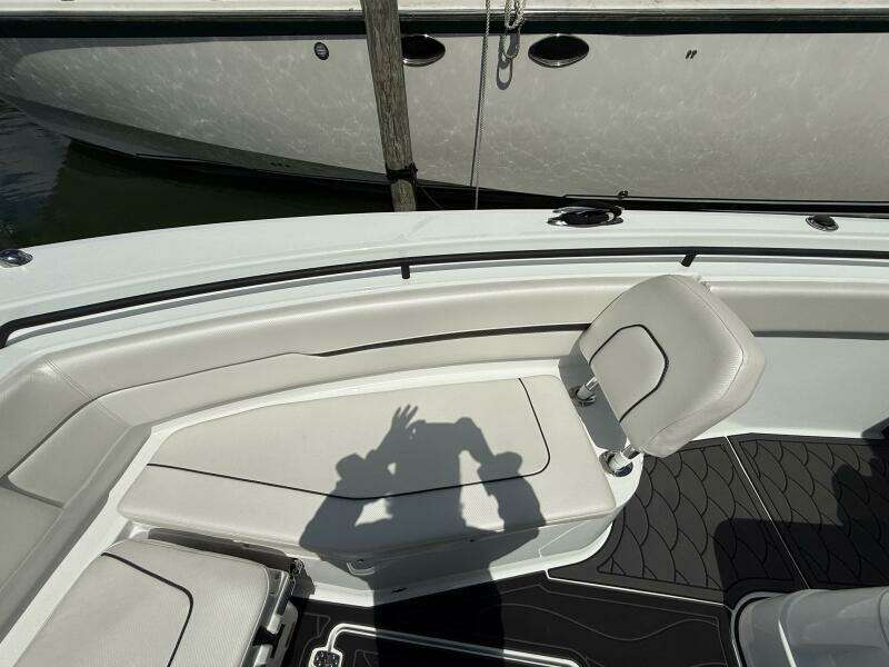 2022 Wellcraft 352 Fisherman