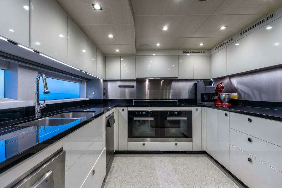 2020 Sunseeker Sunseeker 116 Yacht