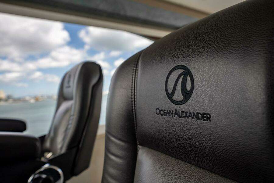 2021 Ocean Alexander 27 Explorer