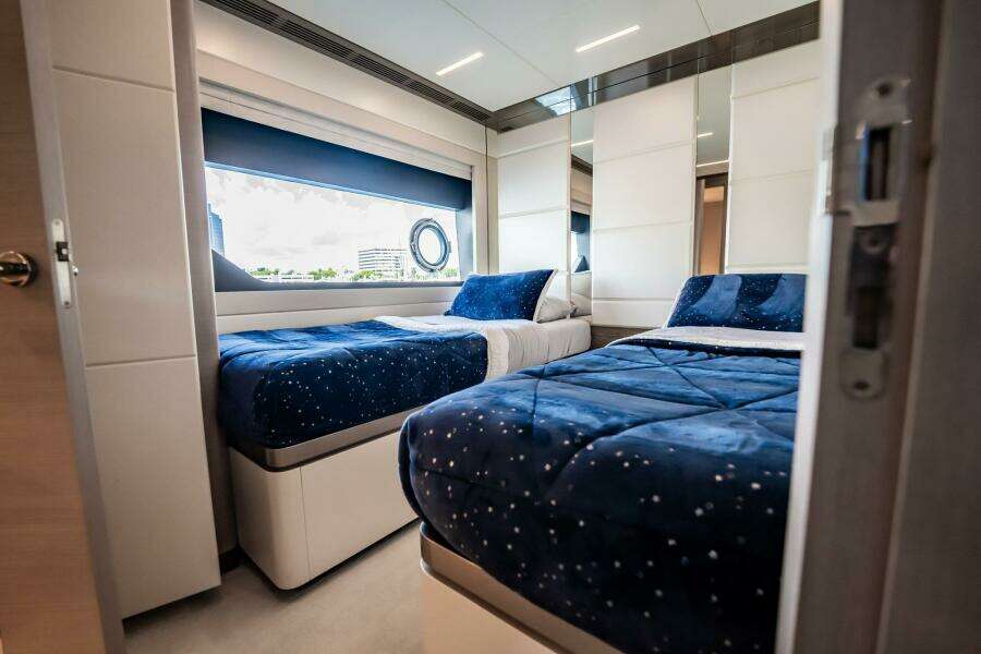 2021 Ocean Alexander 27 Explorer