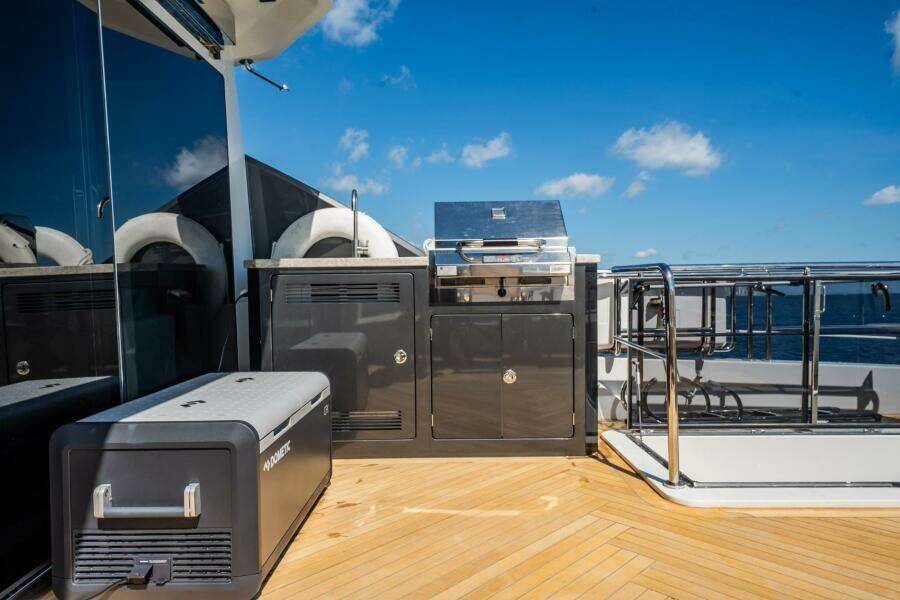 2021 Ocean Alexander 27 Explorer