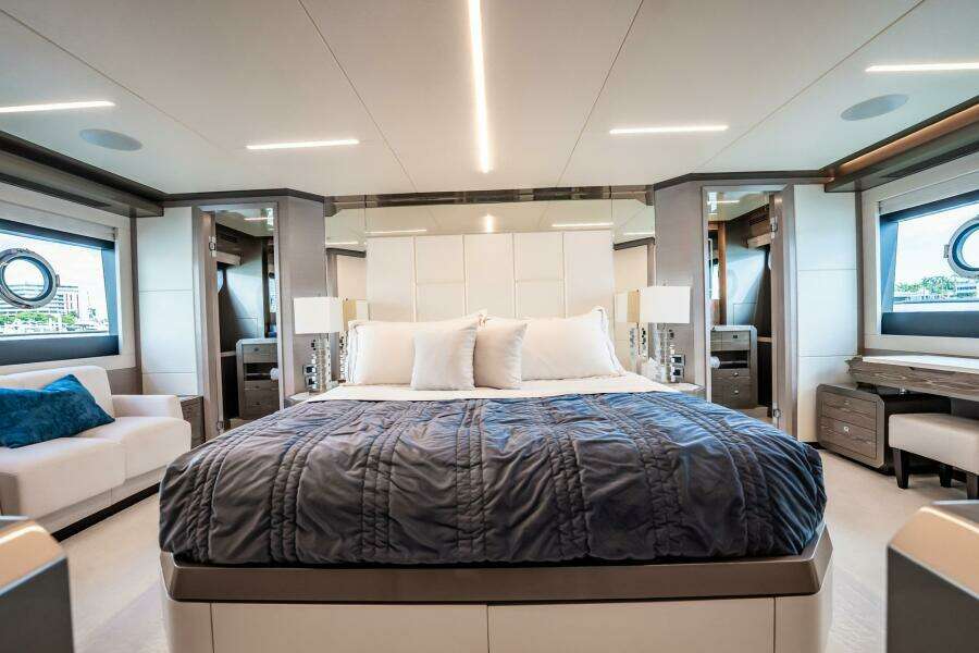 2021 Ocean Alexander 27 Explorer