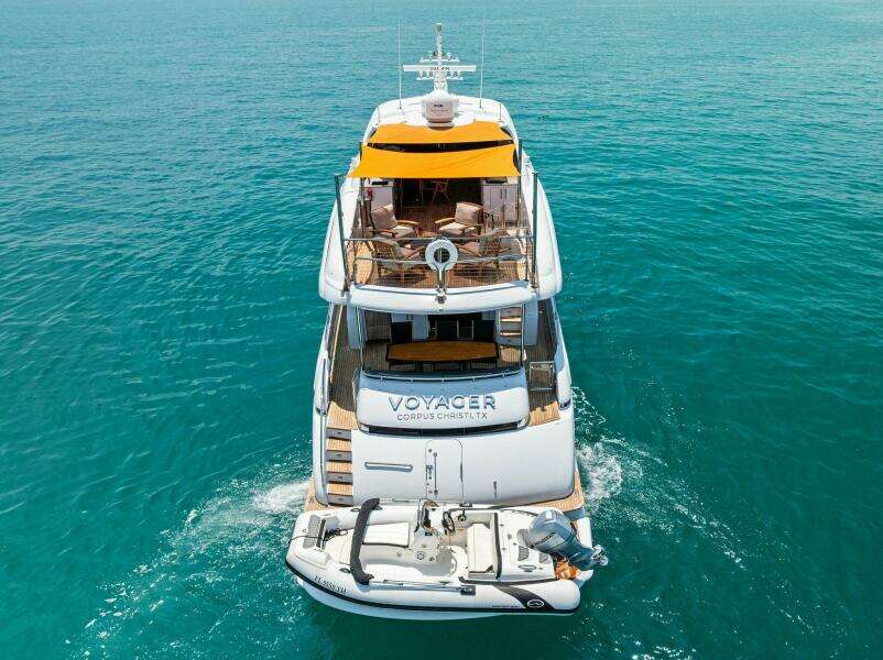 2006 Lazzara Yachts 84 Skylounge