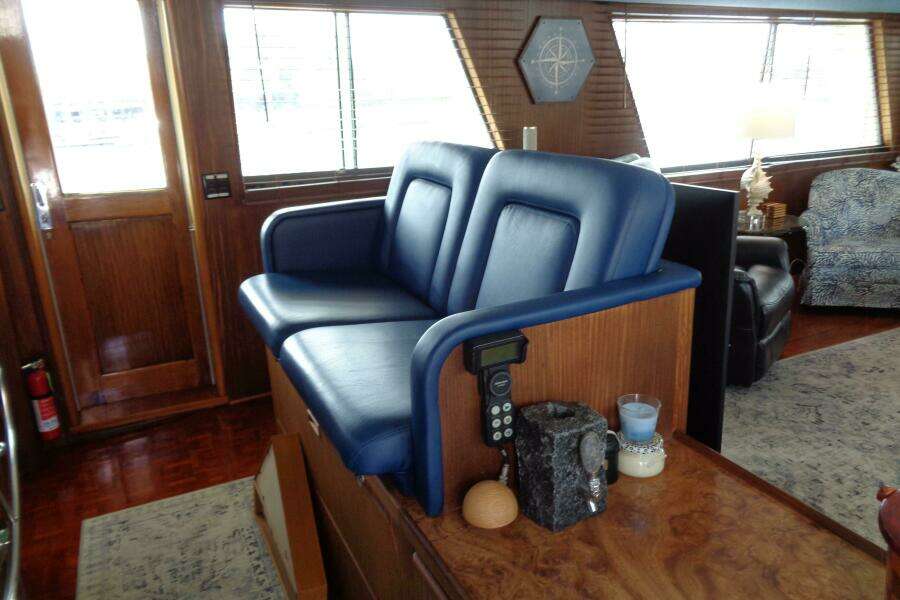 1987 Hatteras 70 Cockpit Motor Yacht
