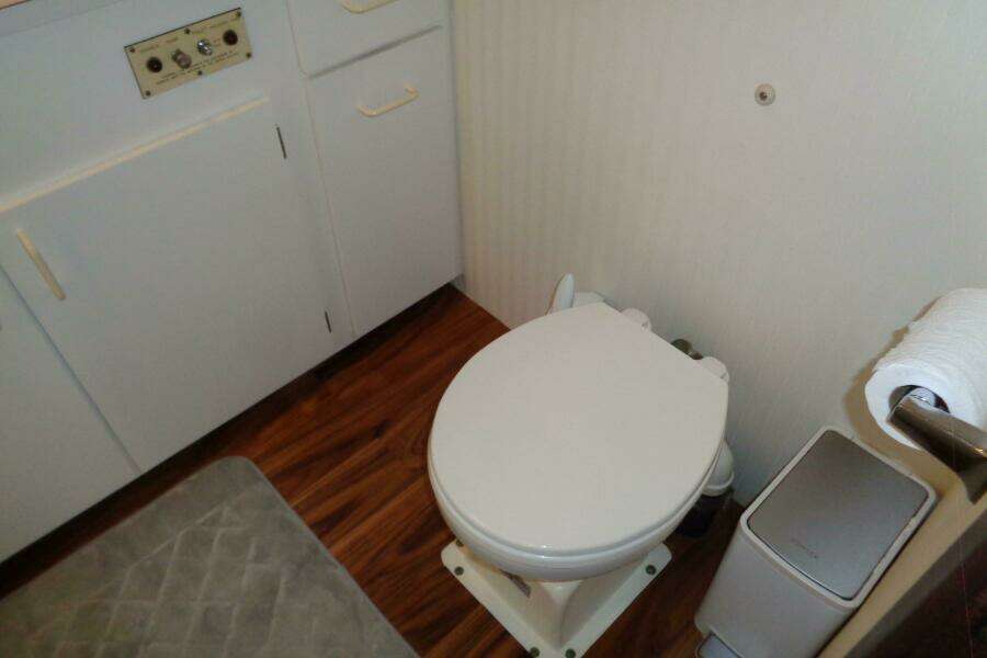 1987 Hatteras 70 Cockpit Motor Yacht