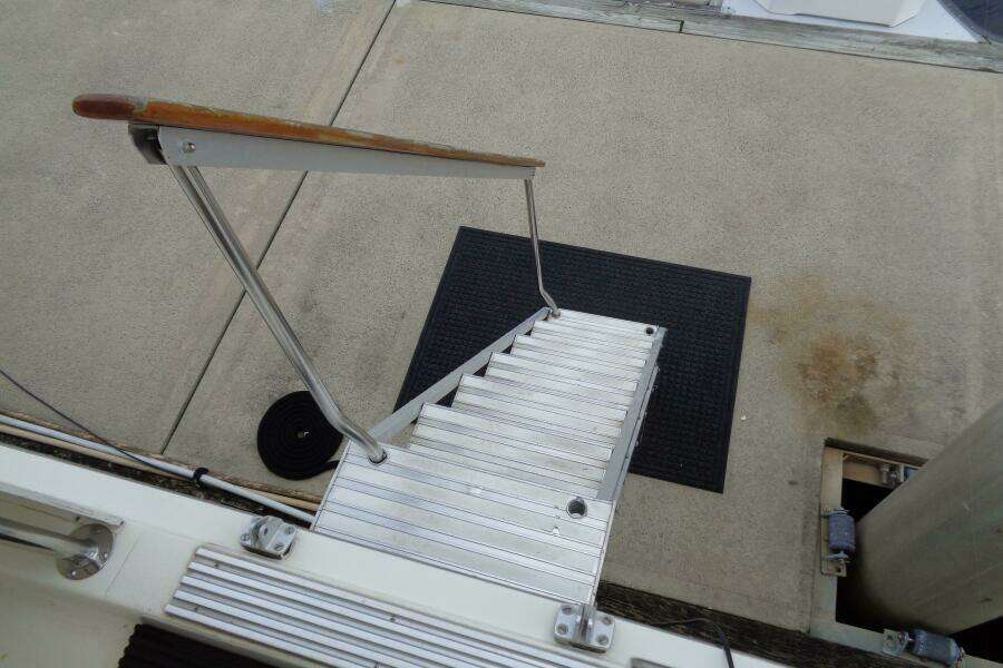 1987 Hatteras 70 Cockpit Motor Yacht