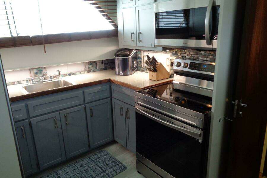 1987 Hatteras 70 Cockpit Motor Yacht