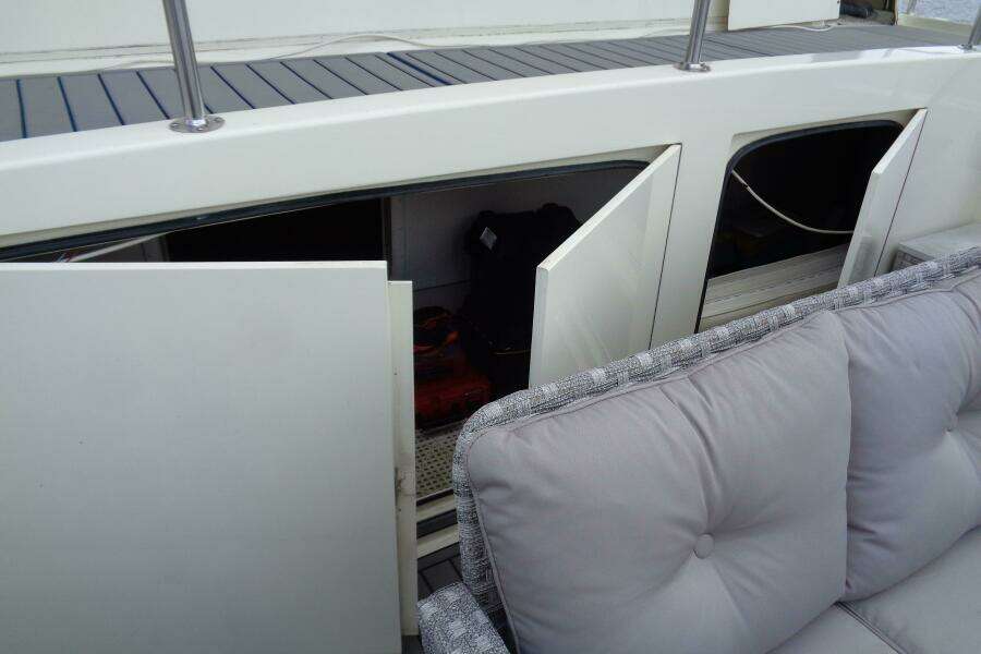 1987 Hatteras 70 Cockpit Motor Yacht