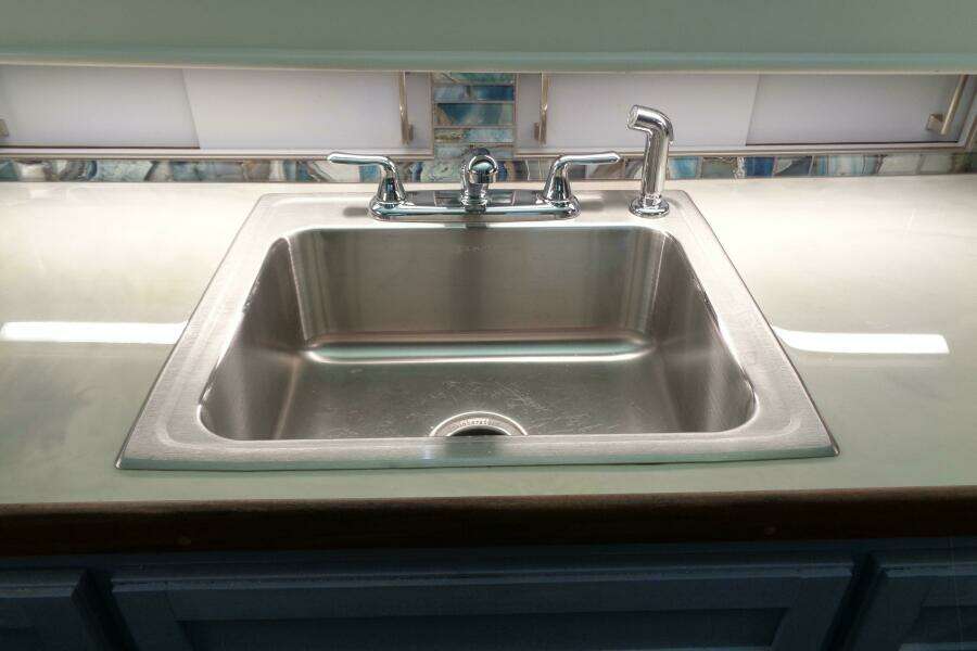 1987 Hatteras 70 Cockpit Motor Yacht