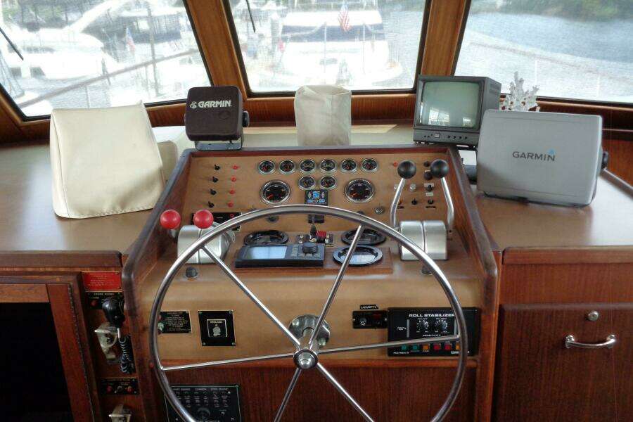 1987 Hatteras 70 Cockpit Motor Yacht