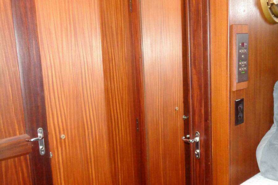 1987 Hatteras 70 Cockpit Motor Yacht