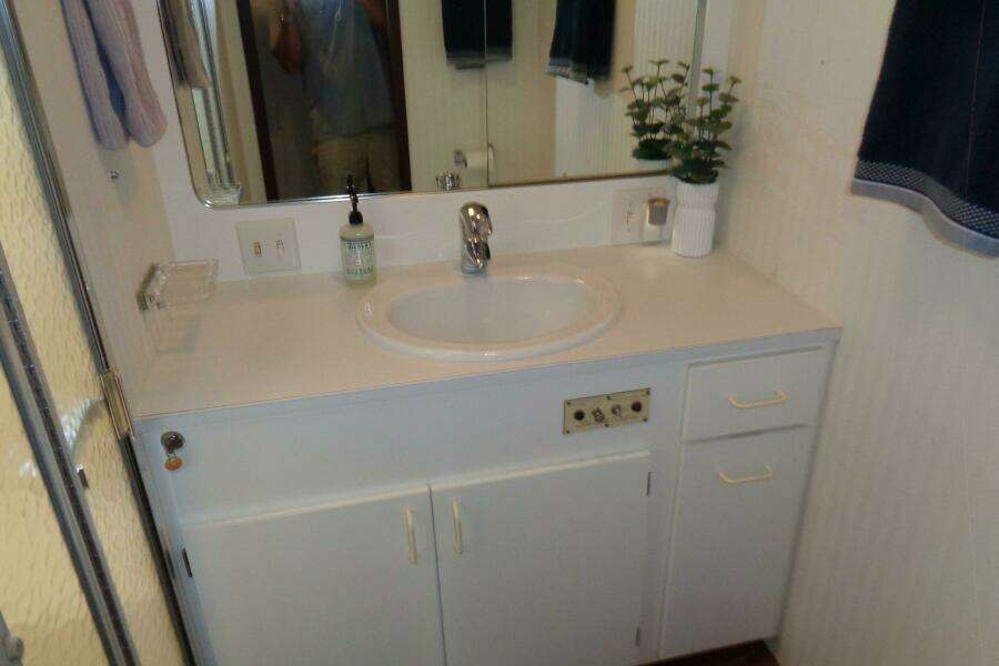 1987 Hatteras 70 Cockpit Motor Yacht