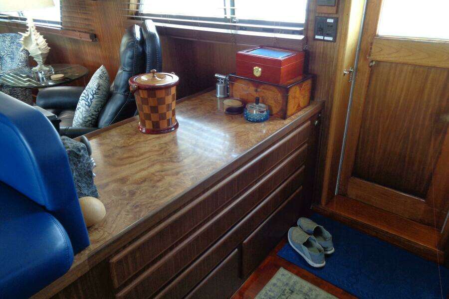 1987 Hatteras 70 Cockpit Motor Yacht