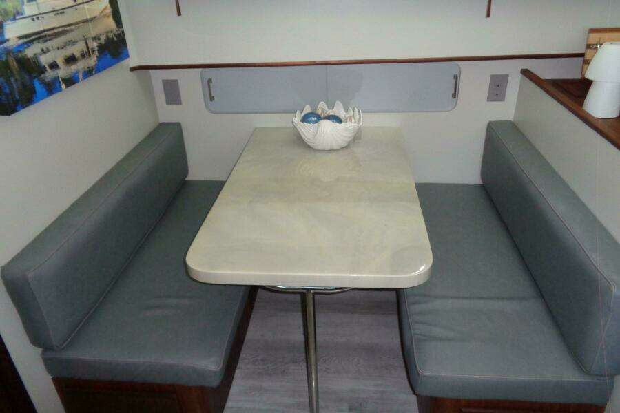 1987 Hatteras 70 Cockpit Motor Yacht