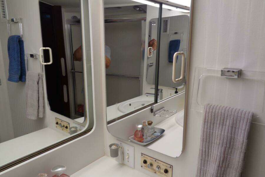 1987 Hatteras 70 Cockpit Motor Yacht