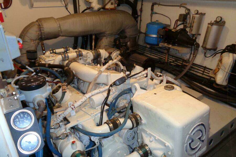 1987 Hatteras 70 Cockpit Motor Yacht