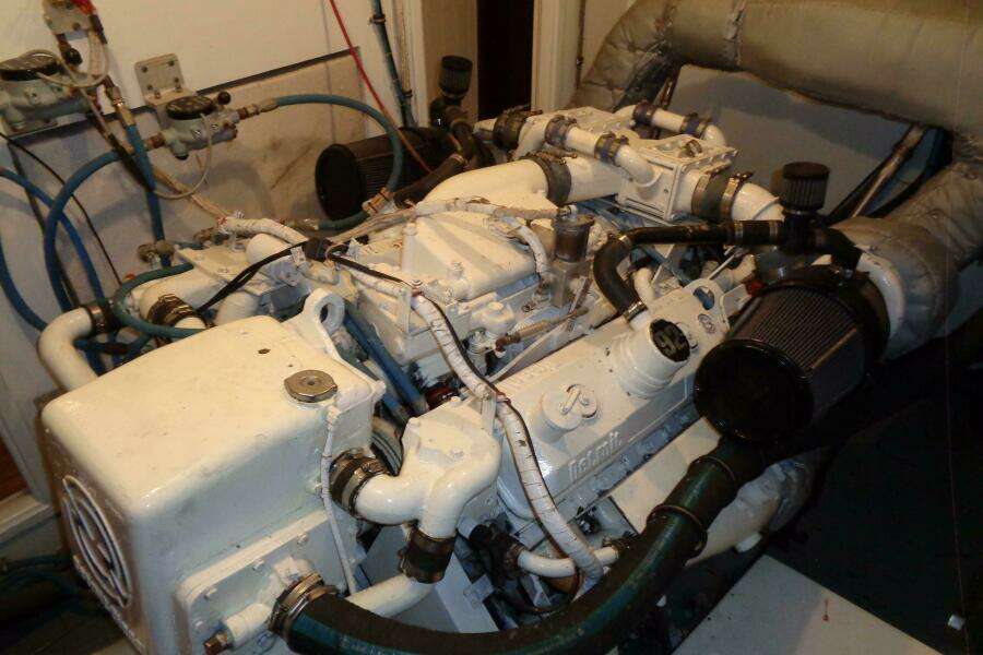 1987 Hatteras 70 Cockpit Motor Yacht