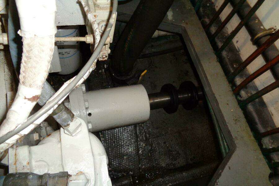 1987 Hatteras 70 Cockpit Motor Yacht