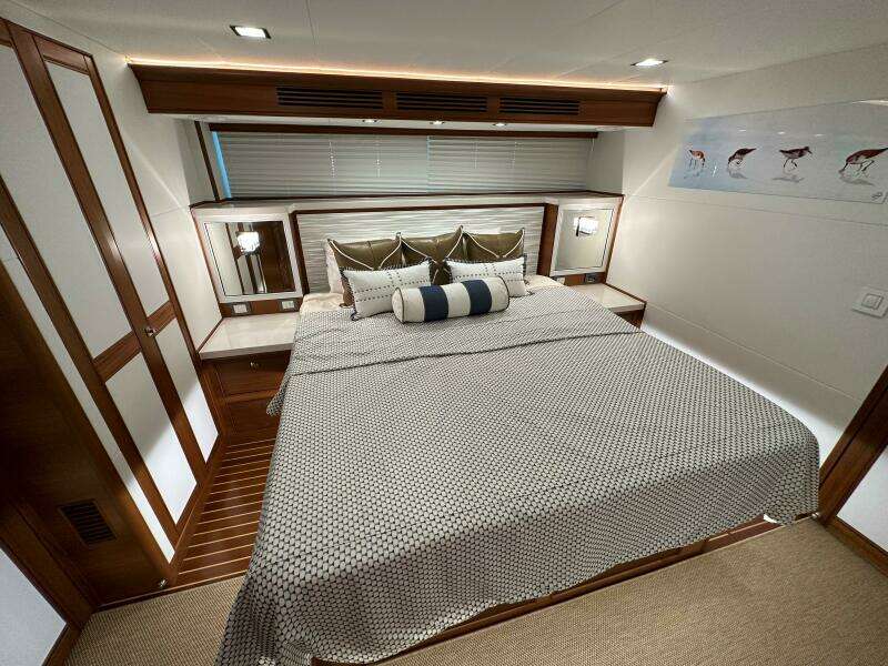 Master Looking to Port