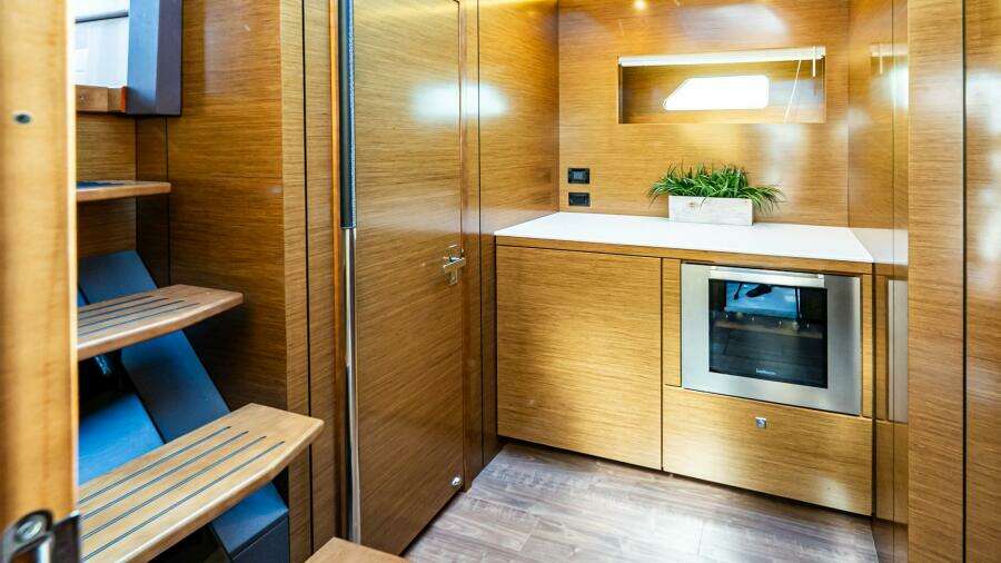 2019 Cruisers Yachts 54 Cantius