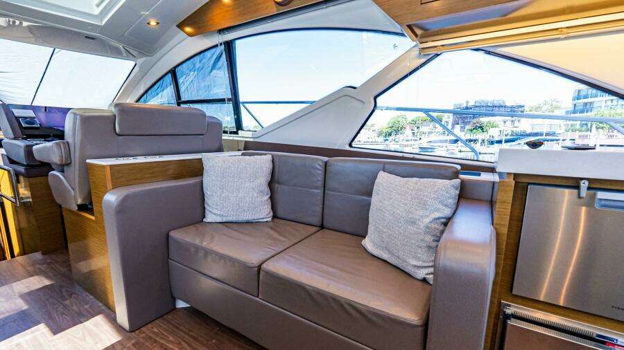 2019 Cruisers Yachts 54 Cantius