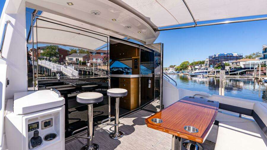 2019 Cruisers Yachts 54 Cantius