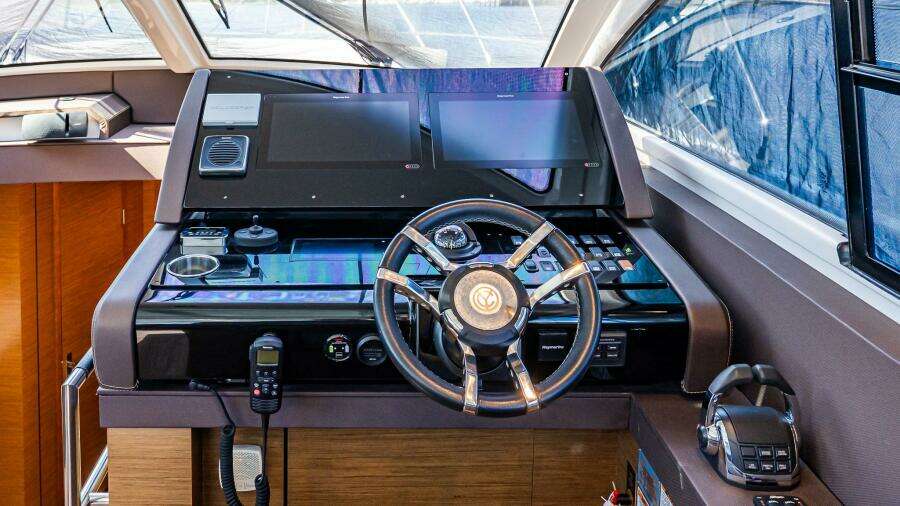 2019 Cruisers Yachts 54 Cantius