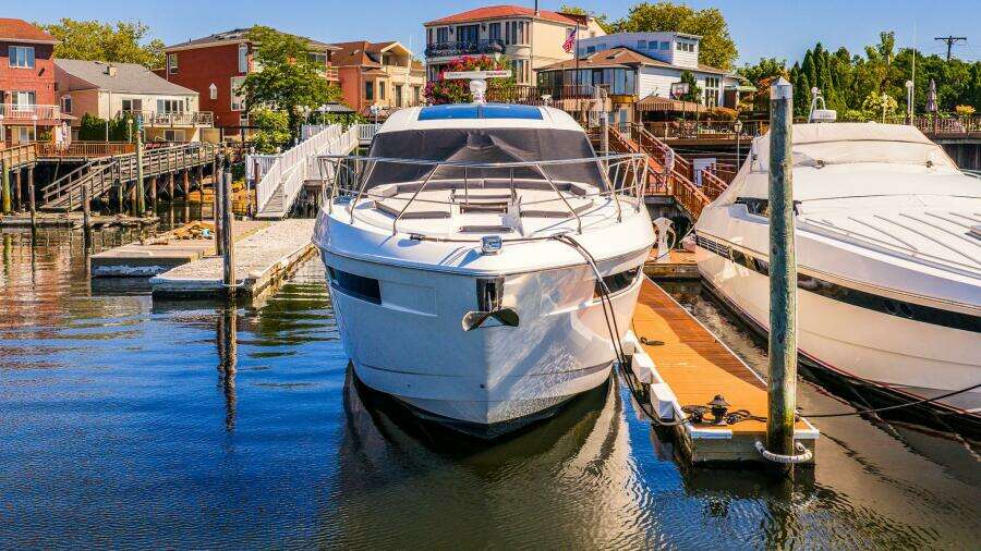 2019 Cruisers Yachts 54 Cantius