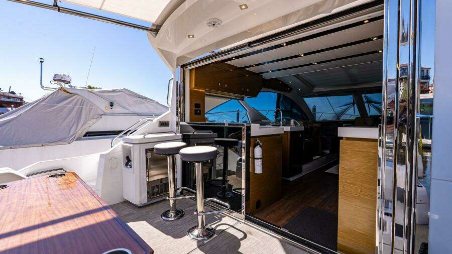 2019 Cruisers Yachts 54 Cantius