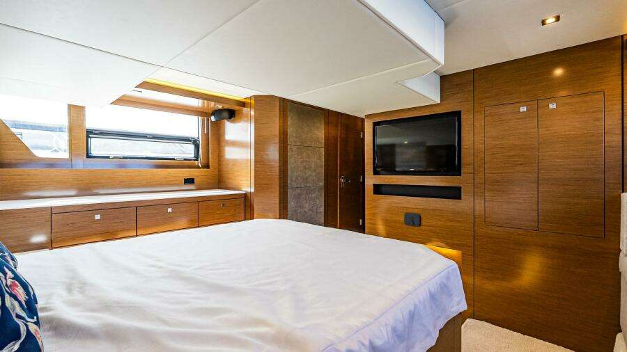 2019 Cruisers Yachts 54 Cantius