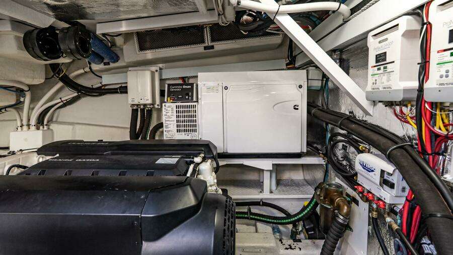 2019 Cruisers Yachts 54 Cantius