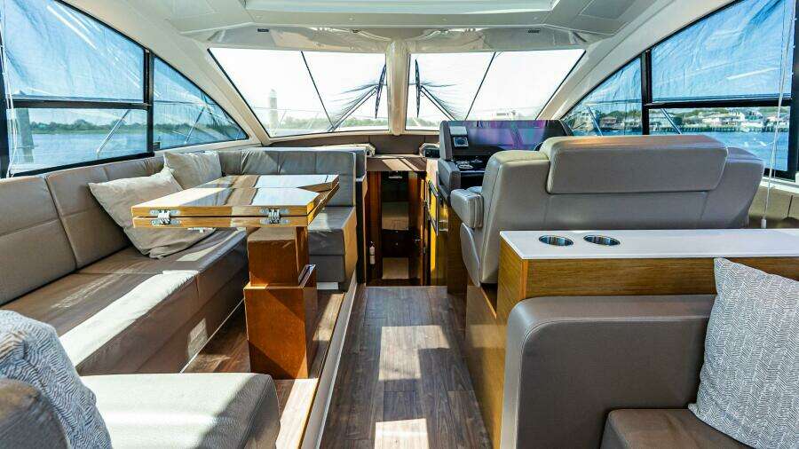 2019 Cruisers Yachts 54 Cantius