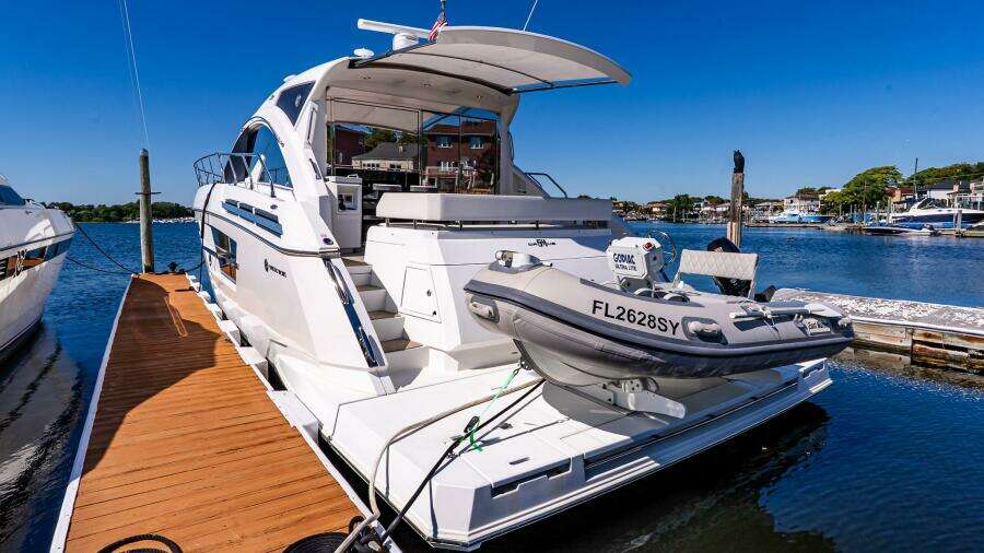 2019 Cruisers Yachts 54 Cantius