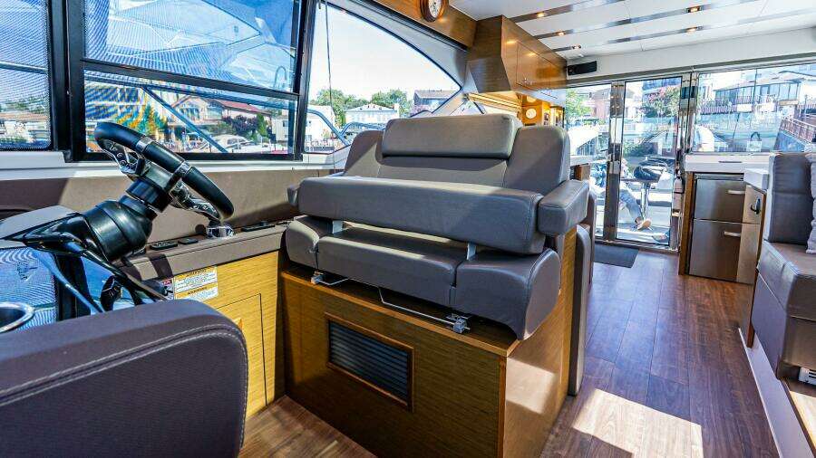 2019 Cruisers Yachts 54 Cantius