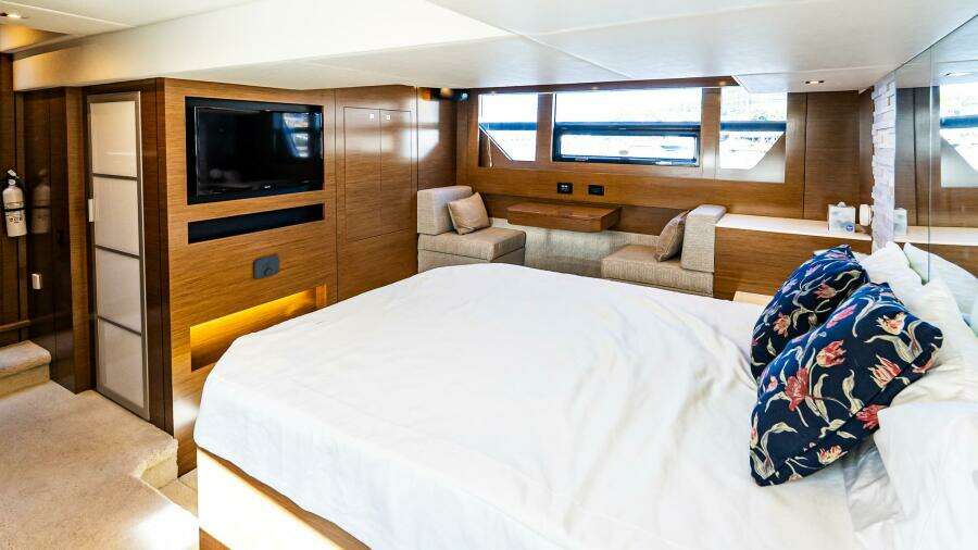 2019 Cruisers Yachts 54 Cantius