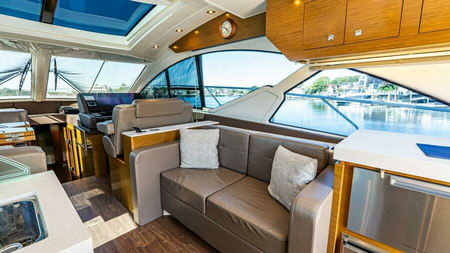 2019 Cruisers Yachts 54 Cantius