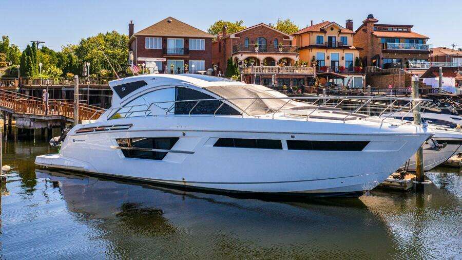 2019 Cruisers Yachts 54 Cantius