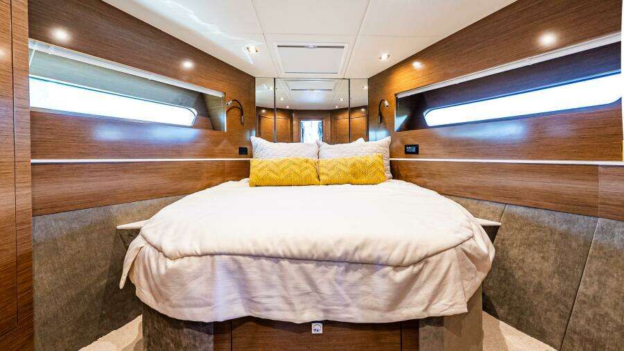 2019 Cruisers Yachts 54 Cantius