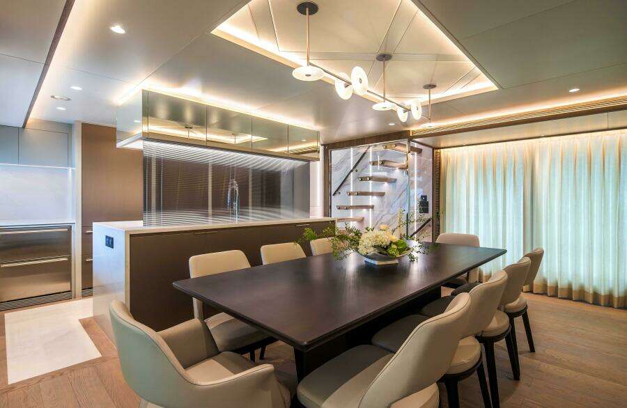 The New Horizon FD90 Split-Use Skylounge Hull 34